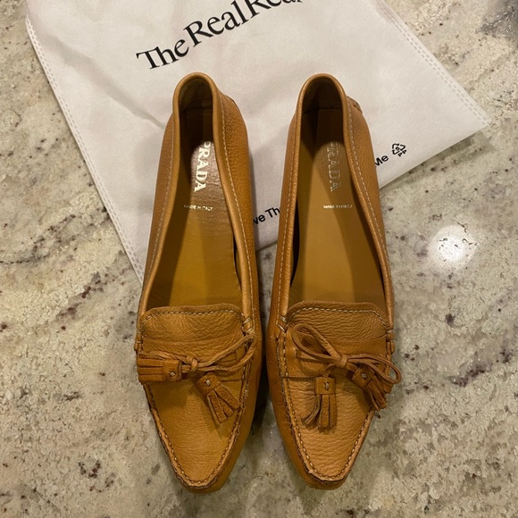 Prada tan leather pointed loafers / driving shoes w/ tassel tassle - Picture 1 of 8